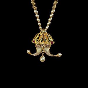 Regal Emerald Twin Tiger Claw Pendant
