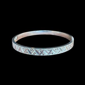 Classic Silver Zigzag Diamond-Cut Bangle