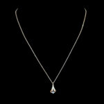 Elegant Gold Lily Bloom Diamond Pendant Chain